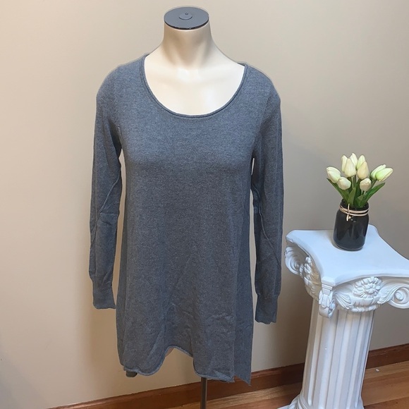 STUDIO M Women’s Pin-tuck Sleeve Gray Knit Long Sweater - Picture 1 of 9